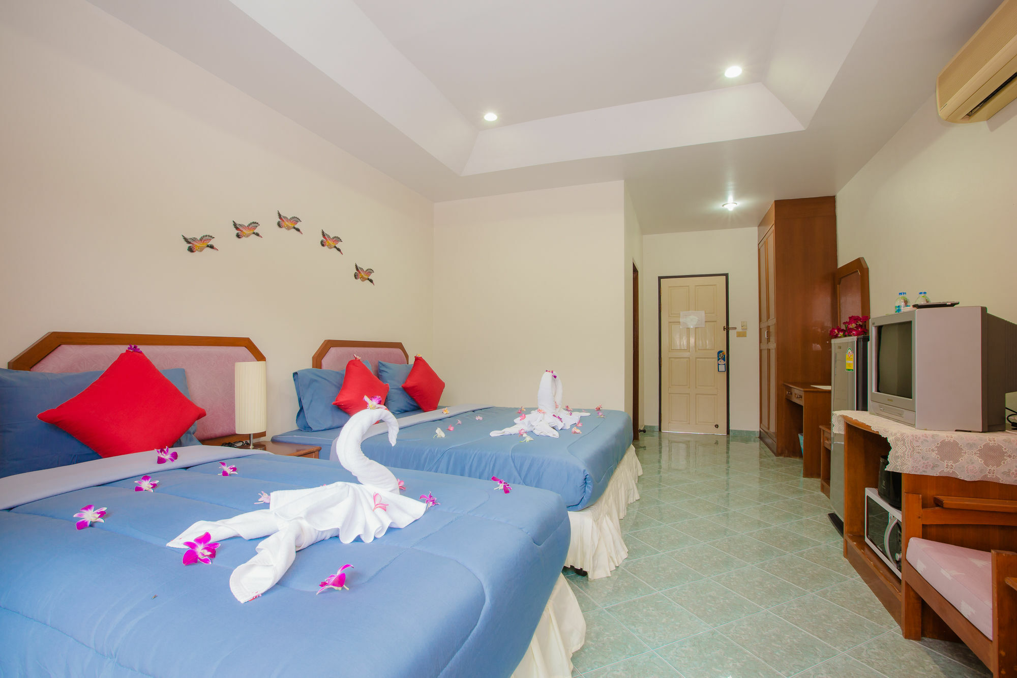 Chusri Hotel Patong Eksteriør billede