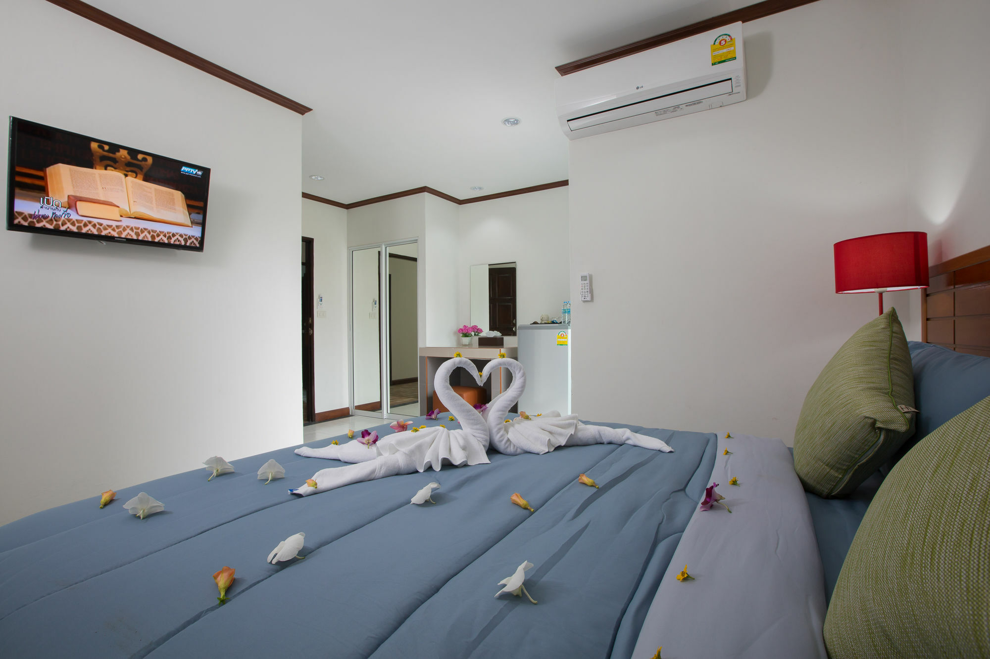 Chusri Hotel Patong Eksteriør billede