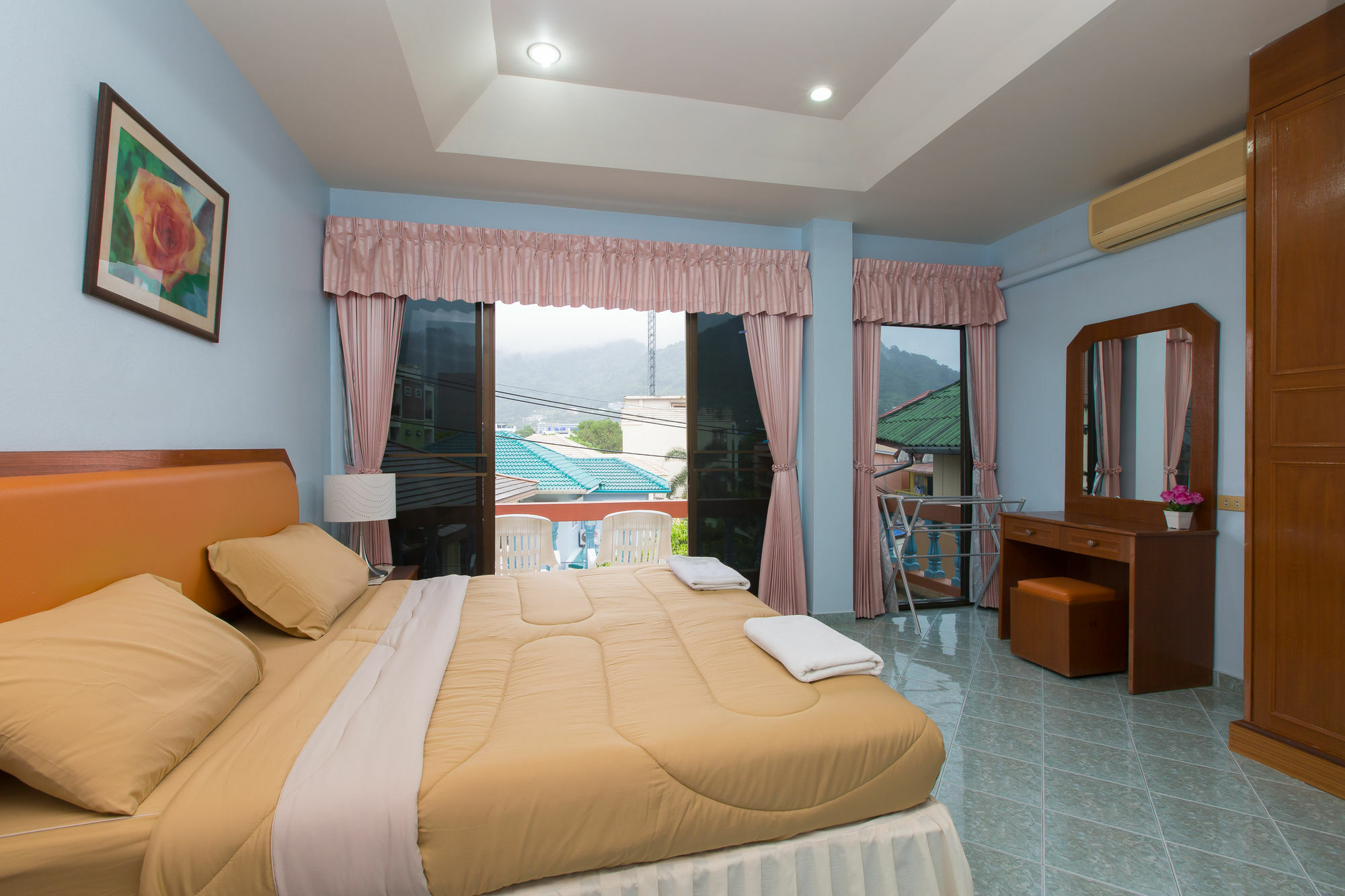 Chusri Hotel Patong Eksteriør billede